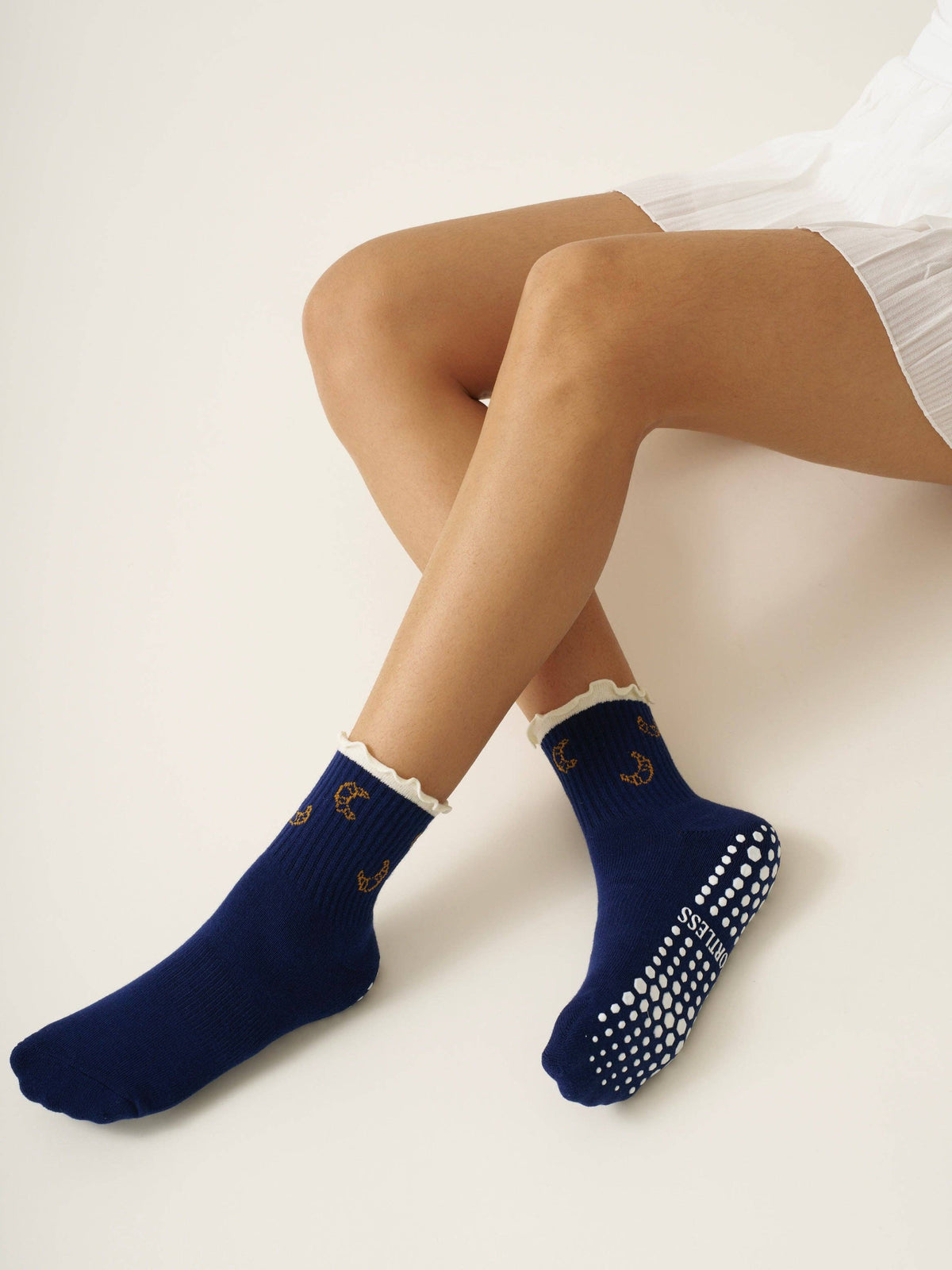 Croissant Ruffle Grip Socks