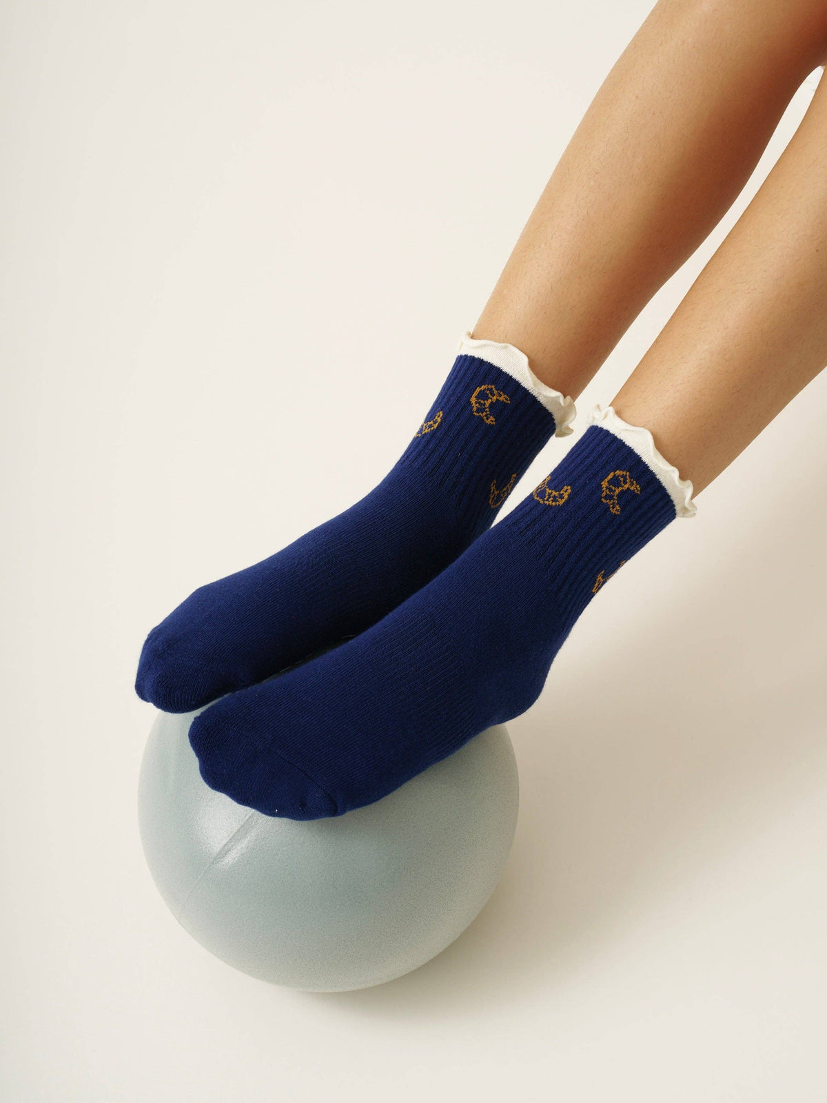 Croissant Ruffle Grip Socks