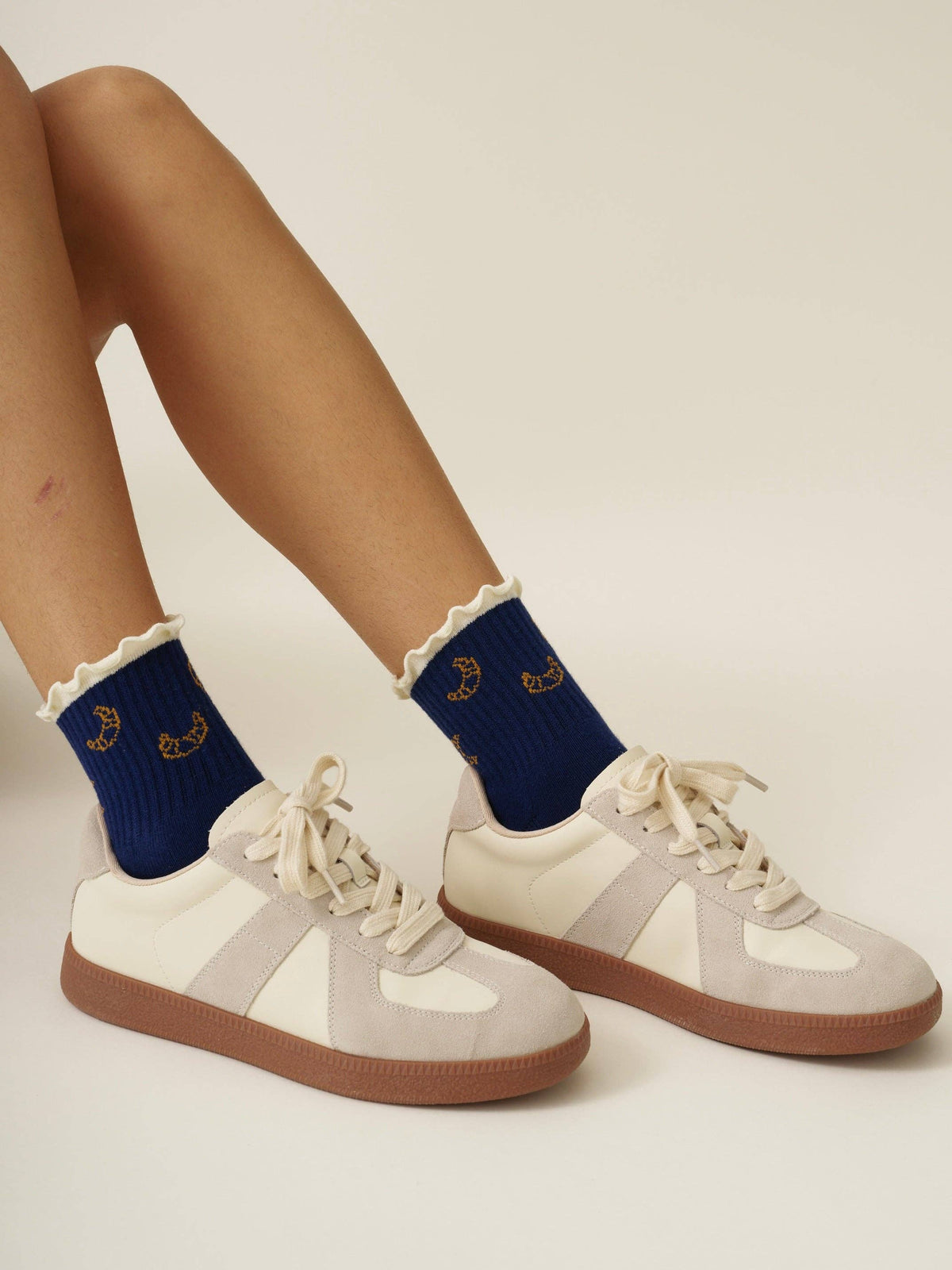 Croissant Ruffle Grip Socks