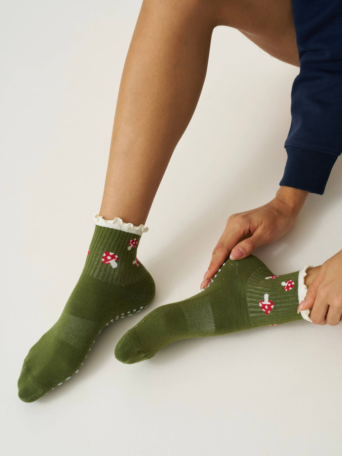 Mushroom Ruffle Grip Socks
